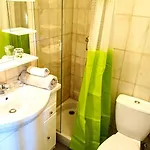 In A Private With Pool Lejlighed Nice