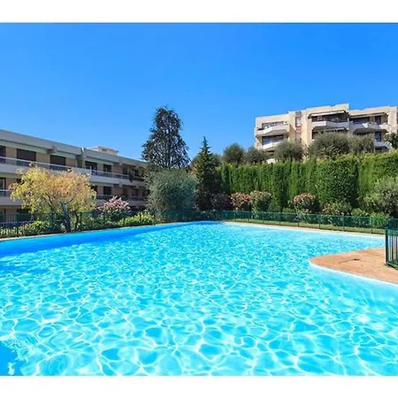 In A Private With Pool Lejlighed